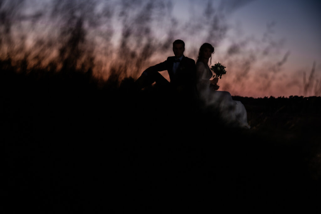 Brautpaar im Abendlich in der Natur
