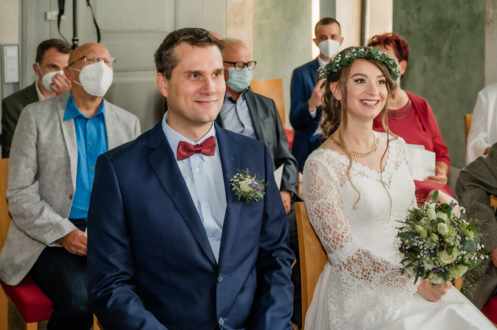 Hochzeitsfotograf Essen fotografiert die standesamtliche Trauung mit Brautpaar