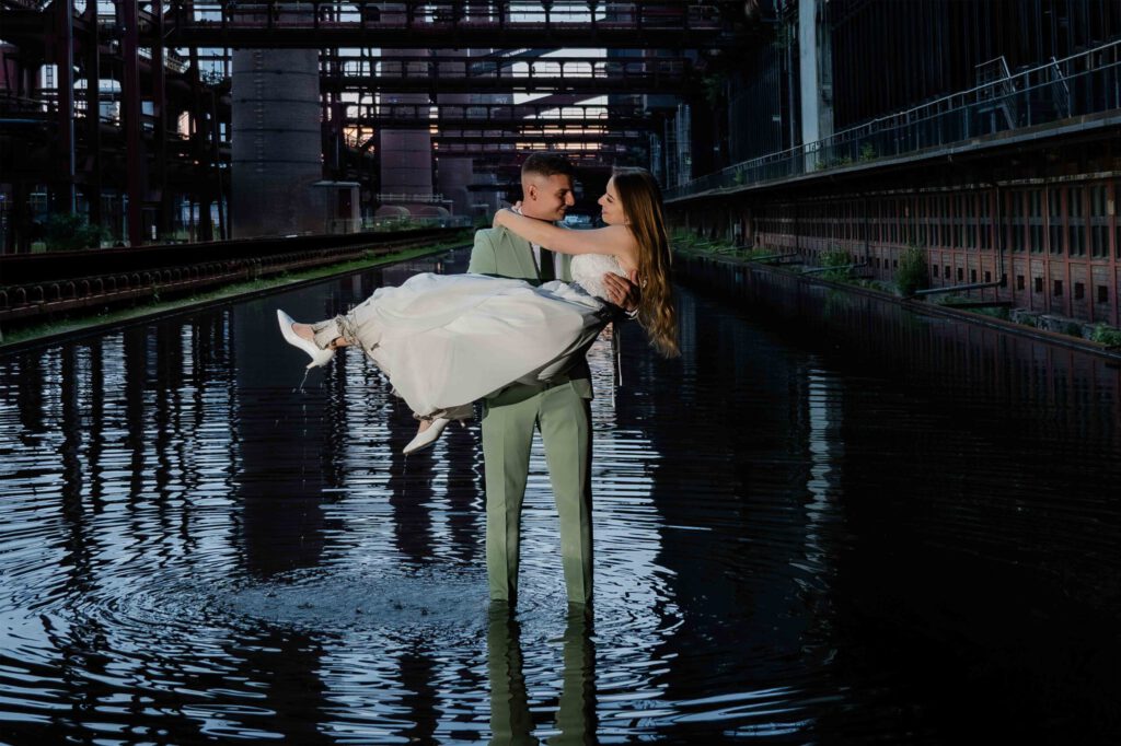 Hochzeitsfotograf Essen fotografiert ein Brautpaar auf Zeche Zollverein in Essen