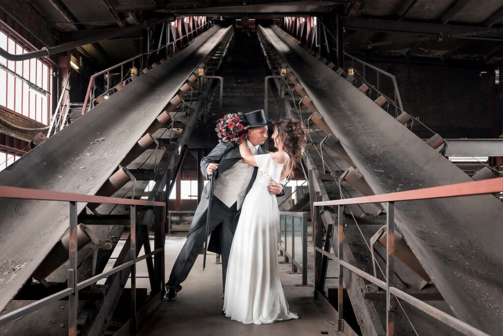 Hochzeitsfotograf Essen fotografiert ein Brautpaar auf Zeche Zollverein