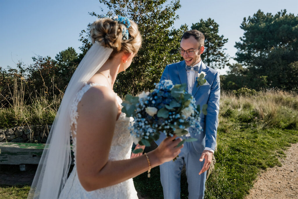 Hochzeitsfotograf Essen fotografiert die erste Begegnung von Braut und Bräutigam