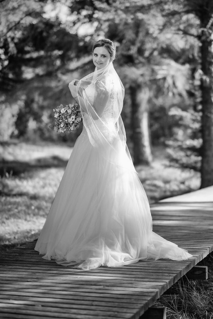 Hochzeitsfotograf Essen fotografiert die Braut mit ihrem schönen Hochzeitskleid