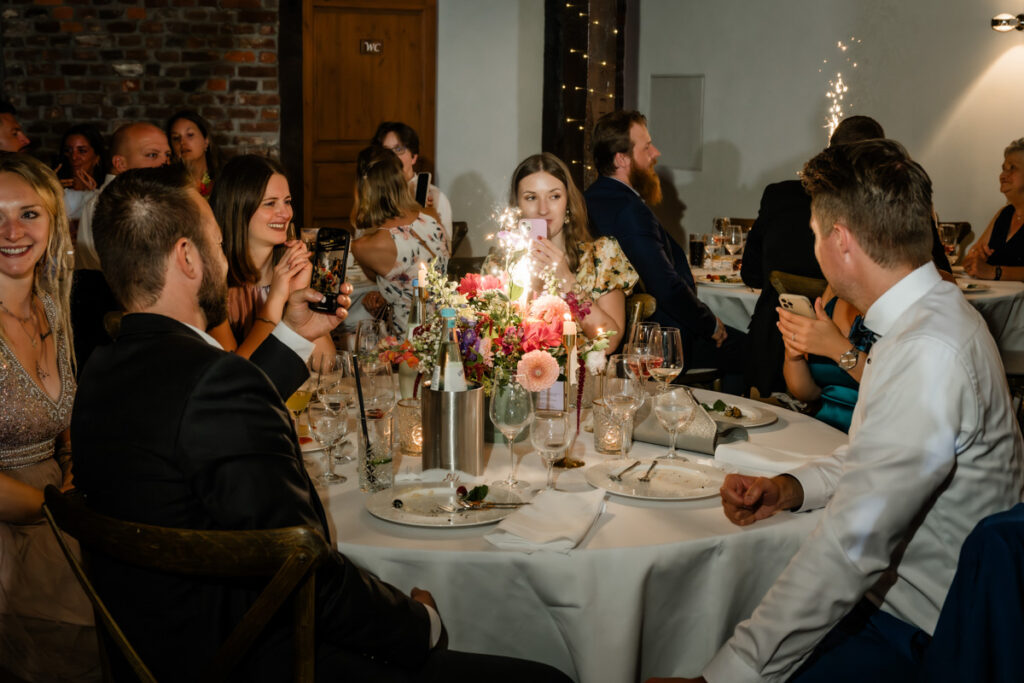 festlich gedeckter Saal Hochzeit Schloss Linnep