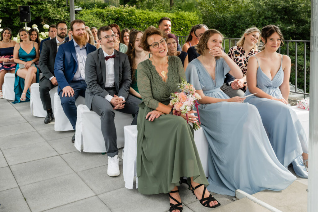 Familie und Gäaste des Hochzeitspaares