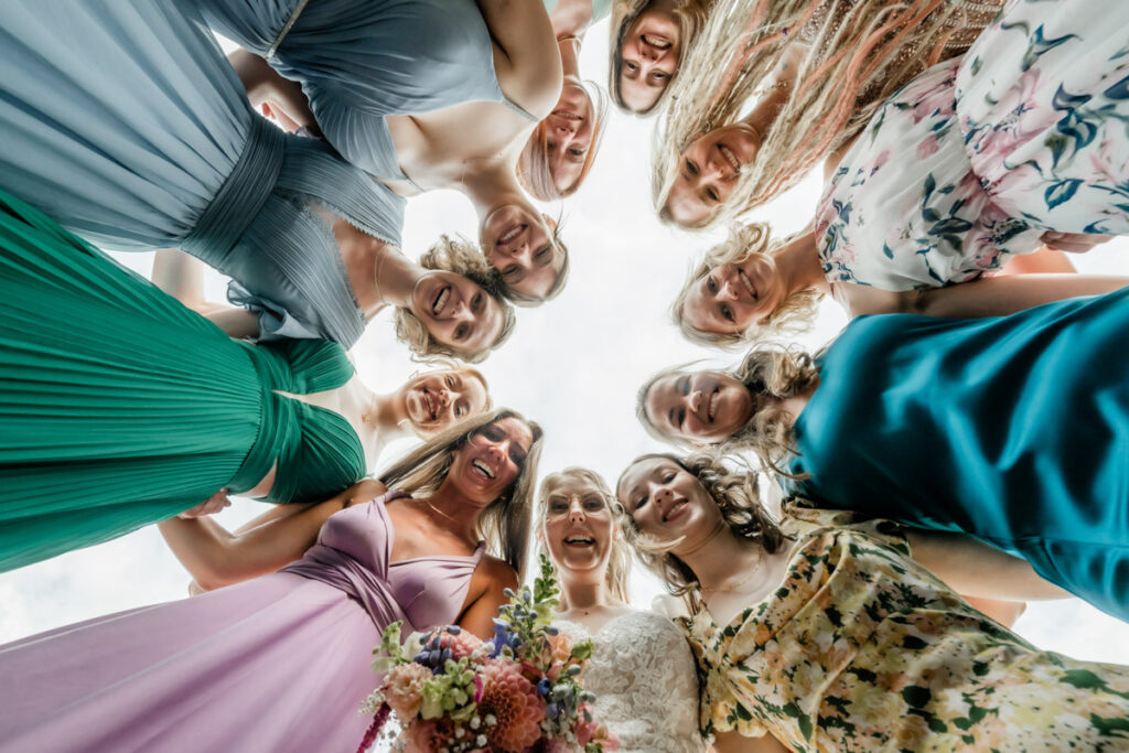 hochzeitsfotograf essen fotografiert kreativ die Gäste