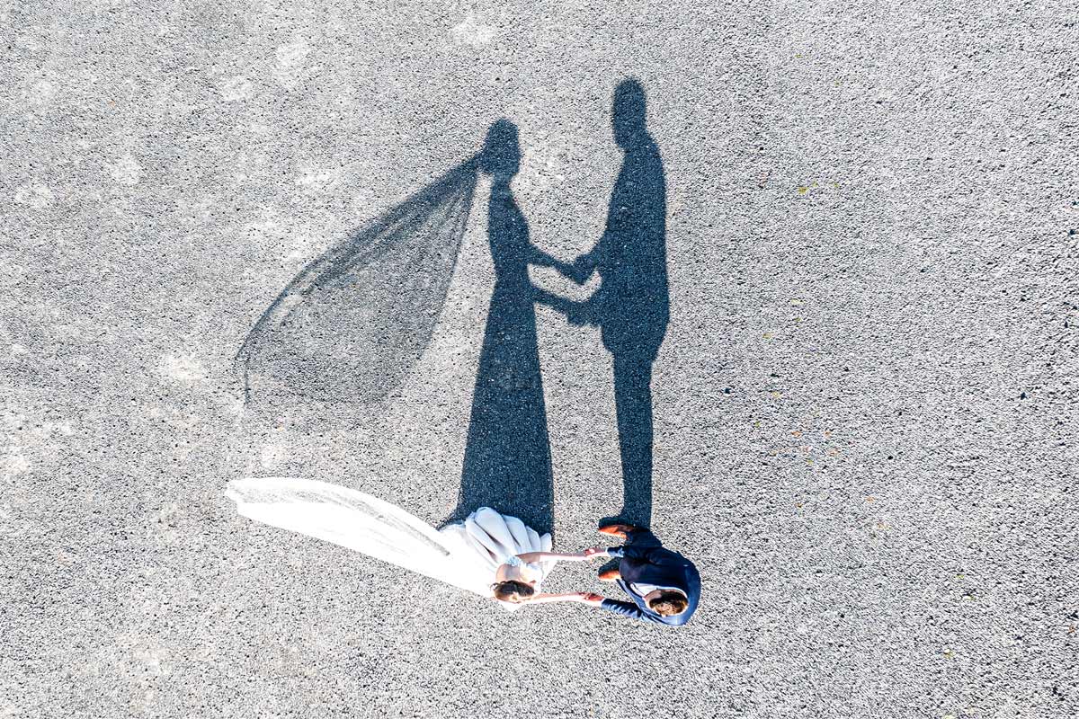 hochzeitsfotograf essen fotografiert den schatten eines hochzeitspaares