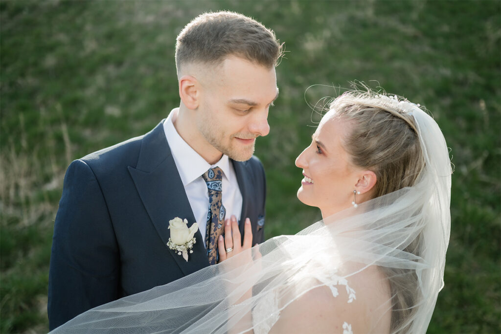 Brautpaar in der Natur