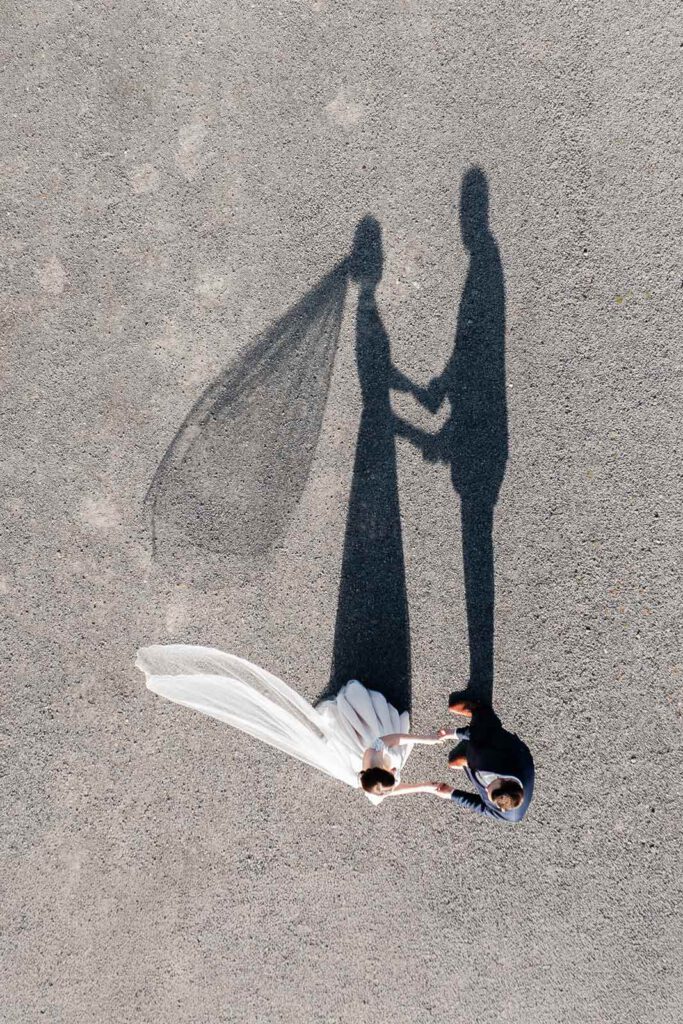 Luftbildaufnahme eines brautpaares