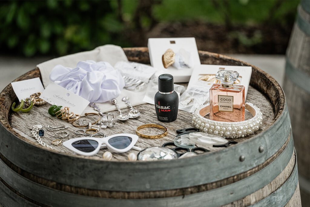 Elegante freie Trauung im Park von Schloss Hugenpoet in Essen.