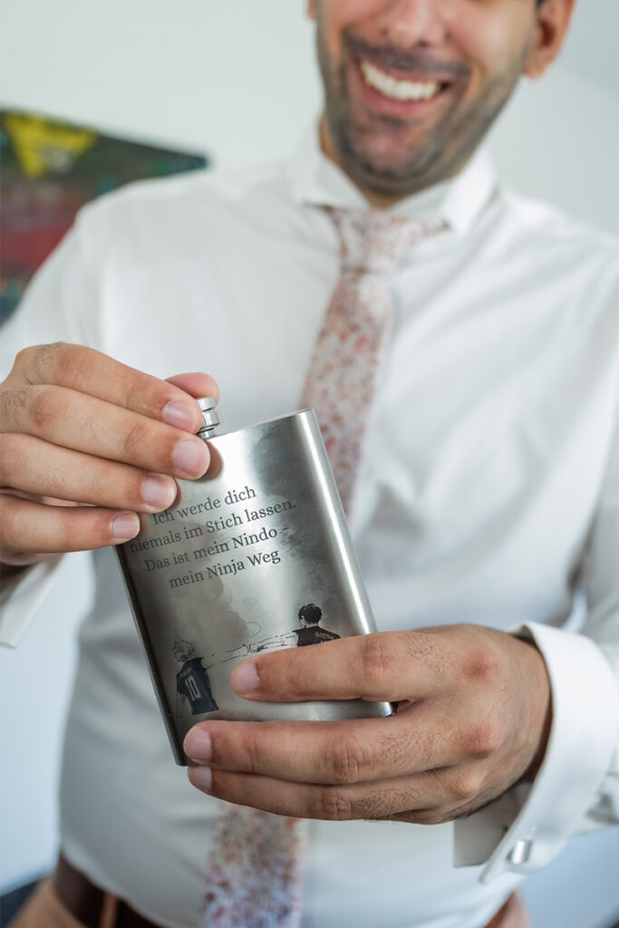 Getting Ready des Bräutigams im Romantik Hotel Neuhaus in Iserlohn, professionelle Hochzeitsfotografie von Andreas Zabel