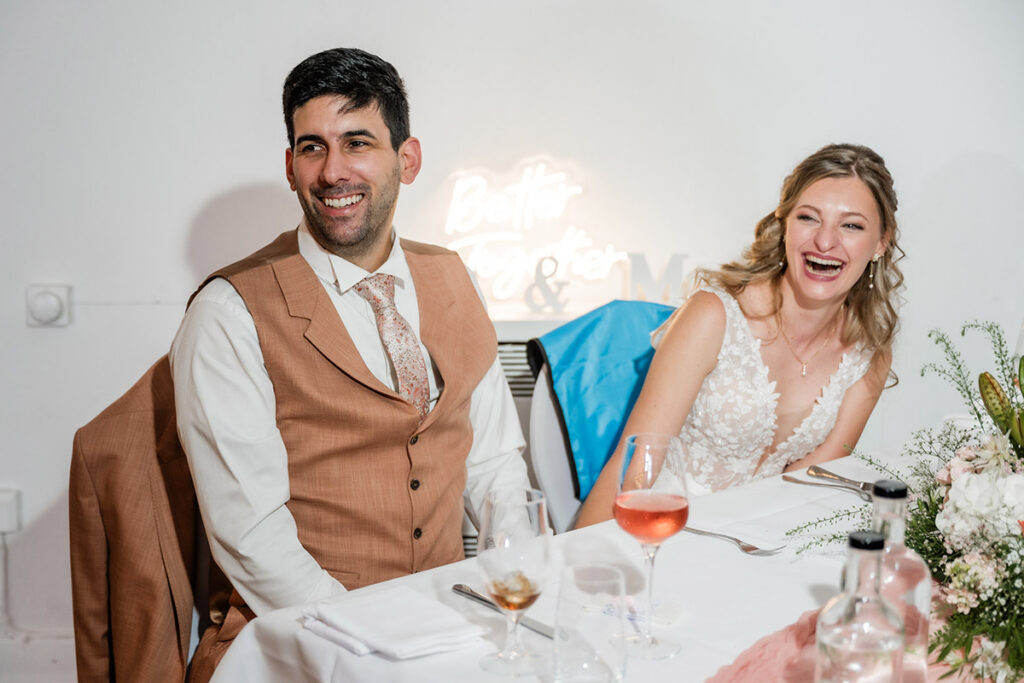 Gäste während der Hochzeitsfeier im Romantik Hotel Neuhaus Iserlohn, Hochzeitsfotografie Andreas Zabel