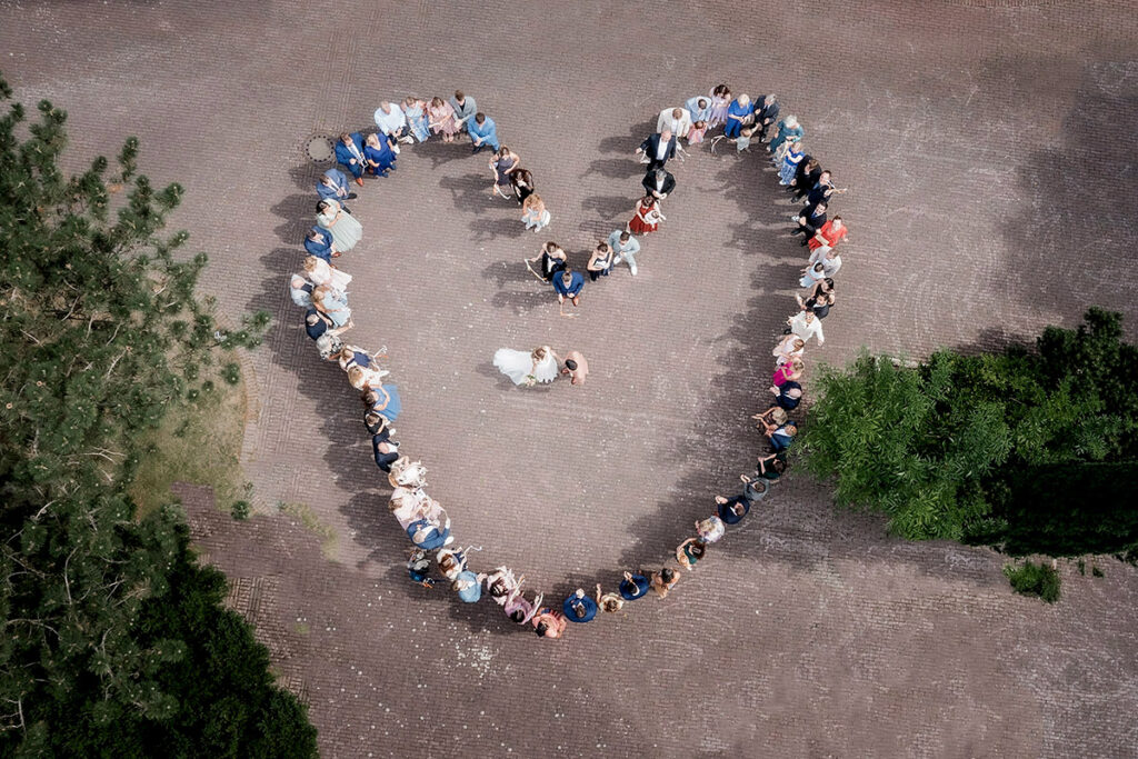 Emotionale kirchliche Trauung von Christina und Joey in der St. Elisabeth Kirche Herdecke, festgehalten vom Hochzeitsfotografen Andreas Zabel